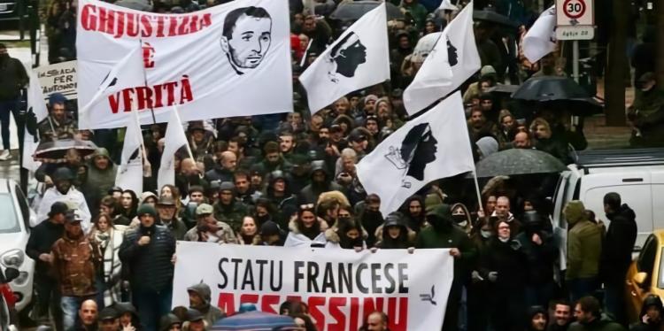 La manifestació de Bastia, aquest 13 de març de 2022.